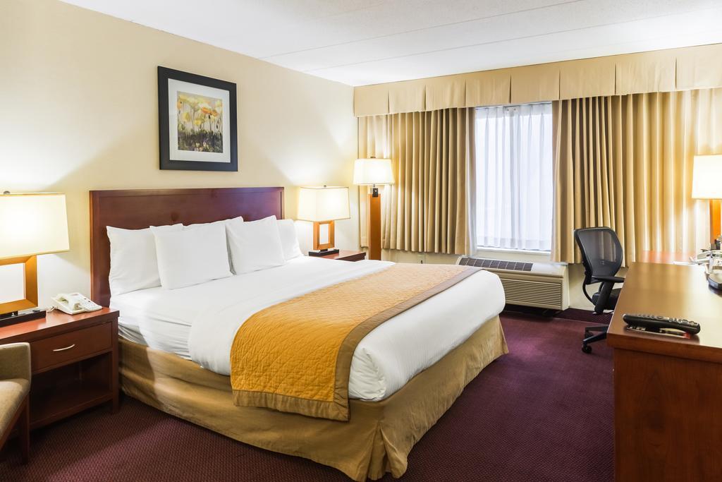 Clarion Hotel Somerset - New Brunswick Exteriör bild