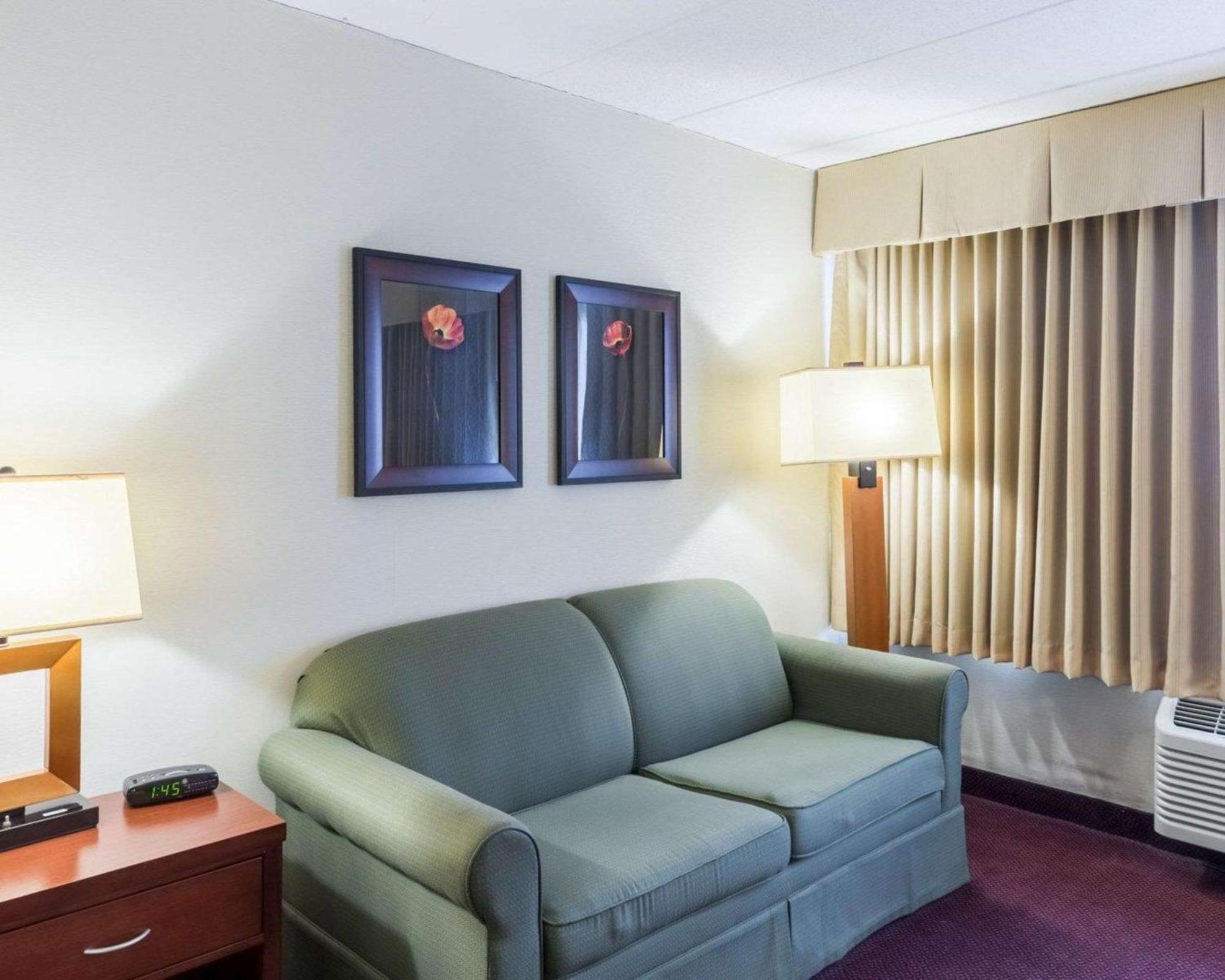 Clarion Hotel Somerset - New Brunswick Exteriör bild