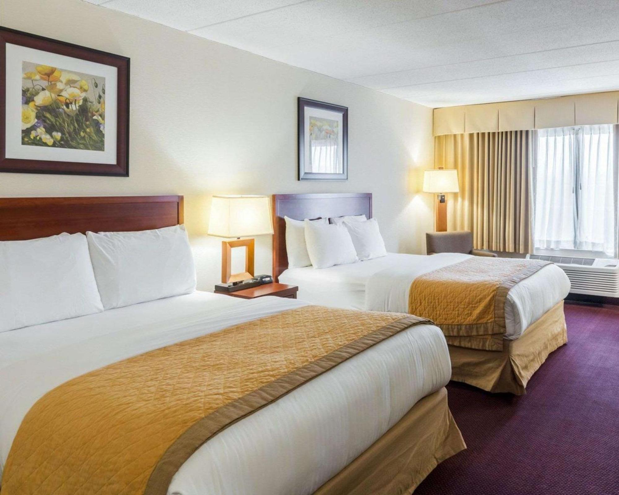 Clarion Hotel Somerset - New Brunswick Exteriör bild