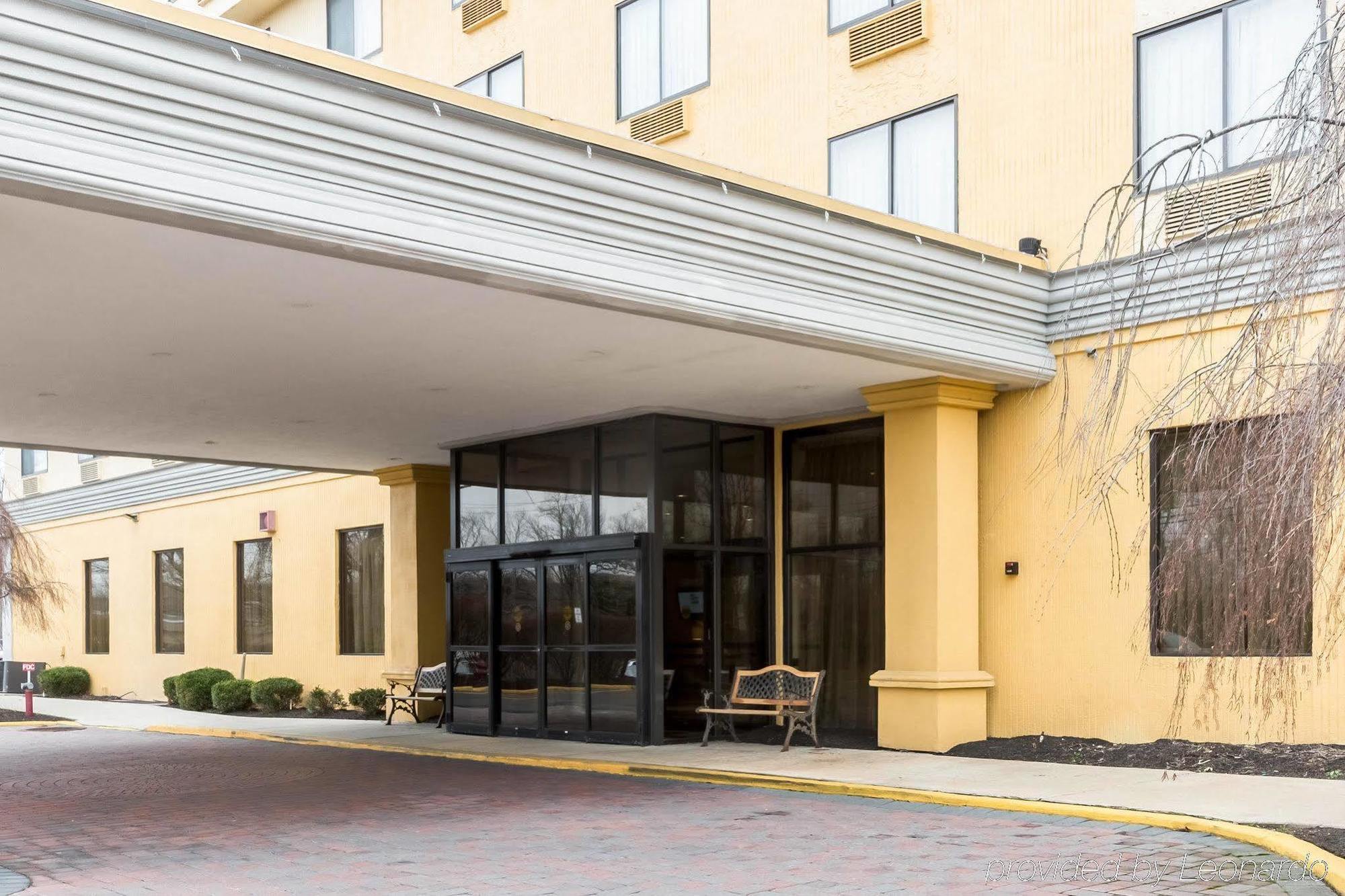 Clarion Hotel Somerset - New Brunswick Exteriör bild