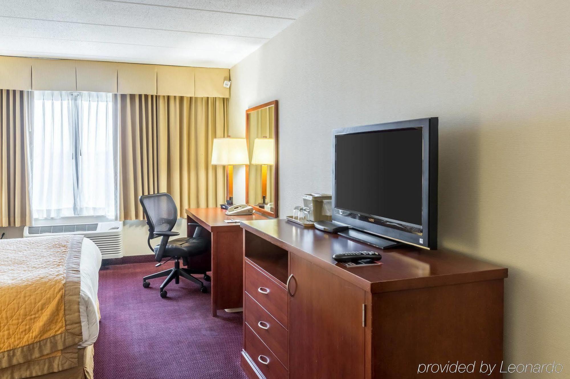 Clarion Hotel Somerset - New Brunswick Exteriör bild